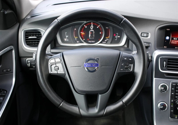 Volvo V60 Cross Country cena 87955 przebieg: 110535, rok produkcji 2018 z Kleczew małe 466